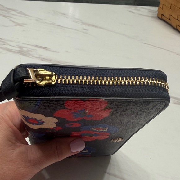 Tory Burch Navy Floral Zip-Around Wallet with Gold Logo - Picture 3 of 10
